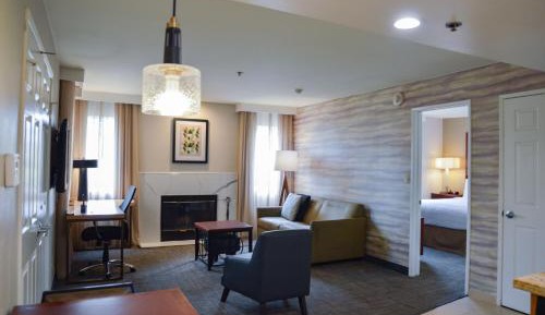 Two-Bedroom Queen Suite
