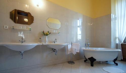 Two-Bedroom Suite (4 Adults)