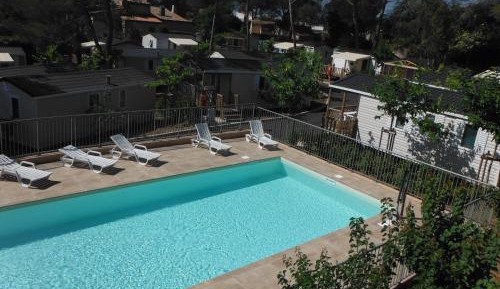 Apartment with Pool View 
