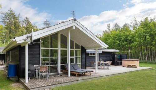 Three-Bedroom Holiday Home 