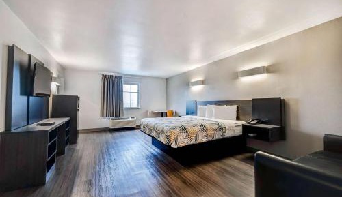 King Room - Disability Access - Non-Smoking