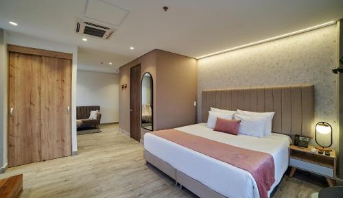 Suite with Hot Tub