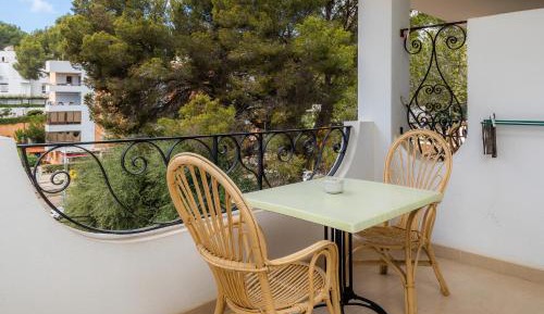 Superior One-Bedroom Apartment with Balcony