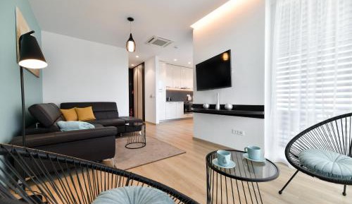 One-Bedroom Apartment with Sea View