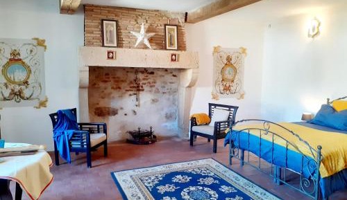 Deluxe Double Room (2 Adults + 1 Child)