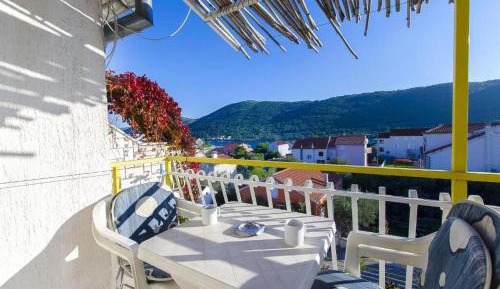 One-Bedroom Apartment with Balcony