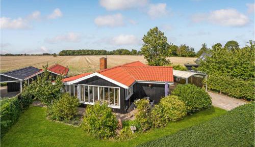Three-Bedroom Holiday Home 