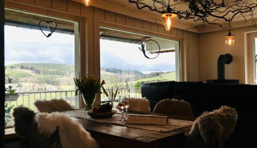 Apartment with Mountain View
