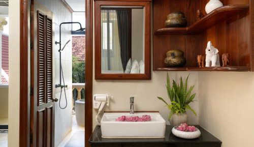 Honeymoon Suite + Free Workspace+ Afternoon Tea +Tree planting