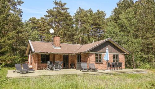 Three-Bedroom Holiday Home 
