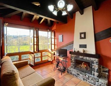 Apartment with Mountain View