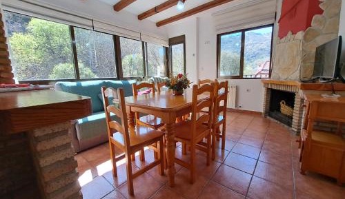 Apartment with Mountain View
