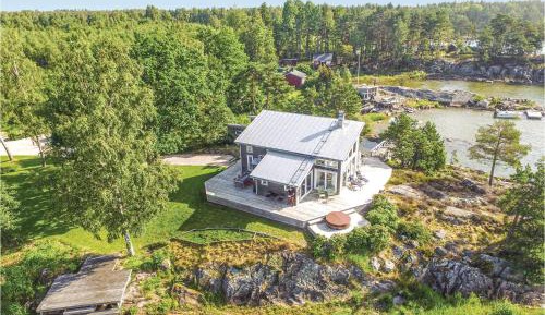 Three-Bedroom Holiday Home 