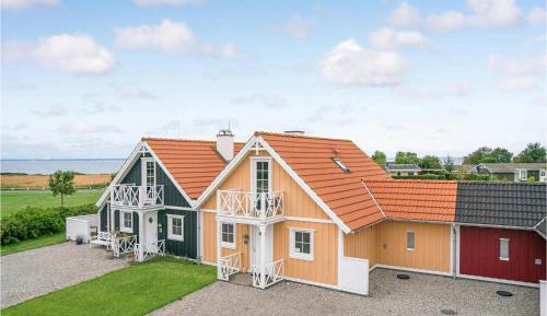 Three-Bedroom Holiday Home 