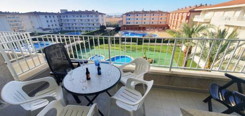 Apartment with Pool View 