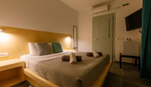 Deluxe Double Room with Balcony and Private Jacuzzi