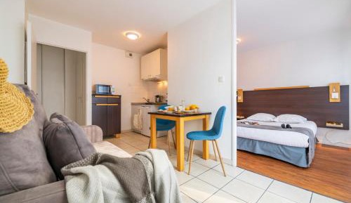 Studio 2 People with Kitchenette