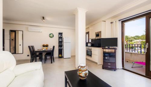 Superior One-Bedroom Apartment with Balcony