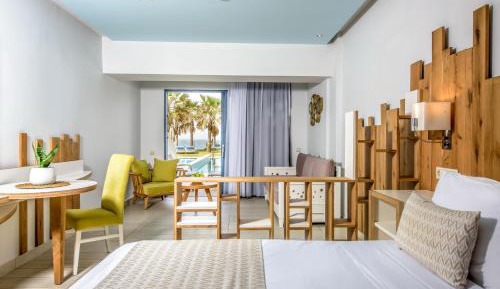 Junior Suite with Private Pool - Sea Front