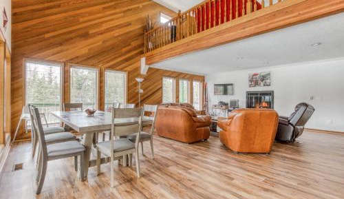 Six Bedroom Holiday Home