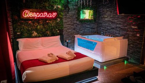 Suite with Hot Tub
