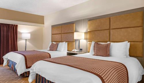 Queen Room with Two Queen Beds and Bath Tub - Mobility Accessible