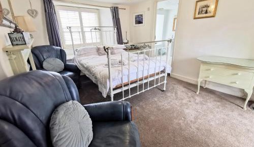 Deluxe Double Room with Extra Bed