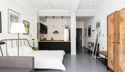 Deluxe Studio