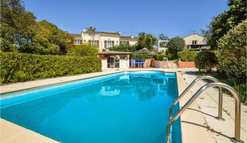 One-Bedroom Holiday Home