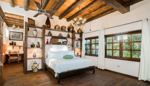 Deluxe King Suite