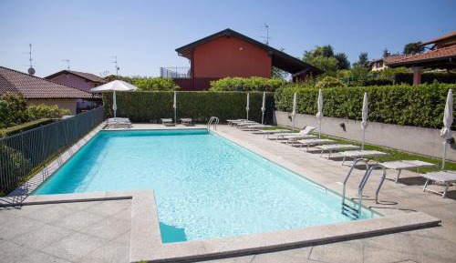 Apartment with Pool View 