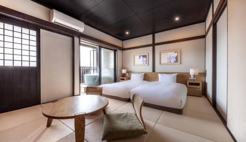Superior Twin Room with Tatami Area with Semi Open-Air Bath (34-35㎡)