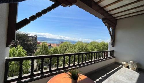 Deluxe Suite with Terrace and Sea View