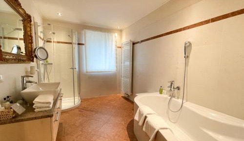 Suite with Garden View