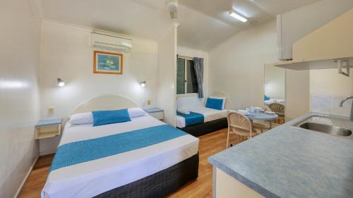 Queen Room with Spa Bath