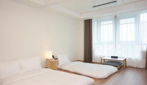 Deluxe Ondol Twin Room with Double Size Futon and Single Size Futon