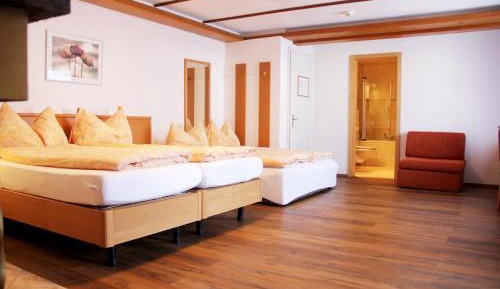 Deluxe Family Suite