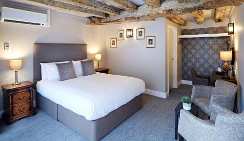 Large Deluxe King Room