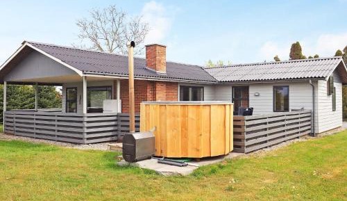 Three-Bedroom Holiday Home 