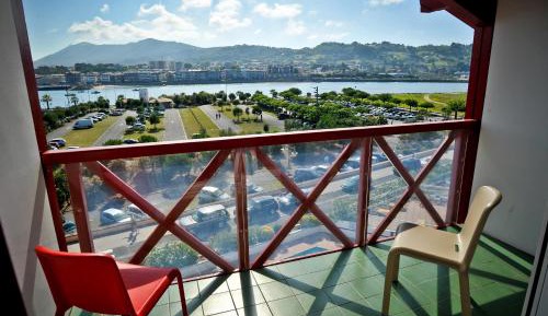Two-Bedroom Apartment (6 Adults) - Harbor or Pool Side 