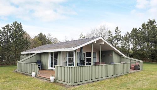 Three-Bedroom Holiday Home 