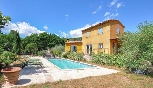 Three-Bedroom Holiday Home 