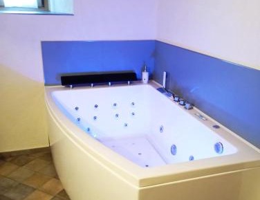 King Room with Spa Bath