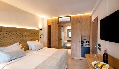 Superior Double Room Semi-Basement with Private Pool