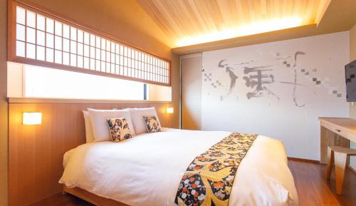 Deluxe Queen Room
