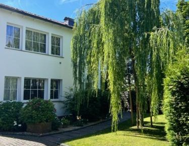 Apartment mit große überdachte Terrasse und Grill