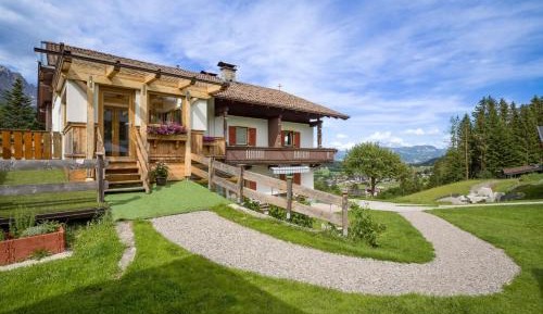 Two-Bedroom Apartment with Shower 