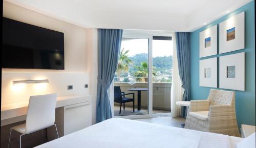 Classic Room with Side Sea View