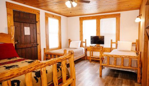 Deluxe Queen Suite