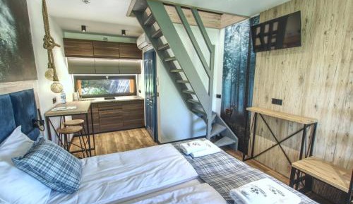 Quadruple Room with Private Bathroom